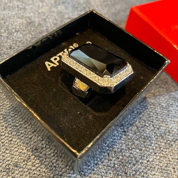 NWT Stunning Ebony Gem Fashion Ring from Apt. 9. - Picture 2 of 4